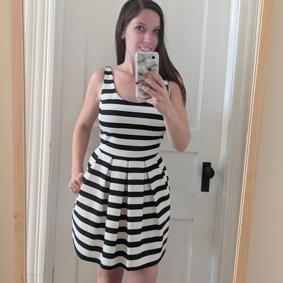 💘Bethany Mota black and white fit and flare dress - Picture 4 of 9